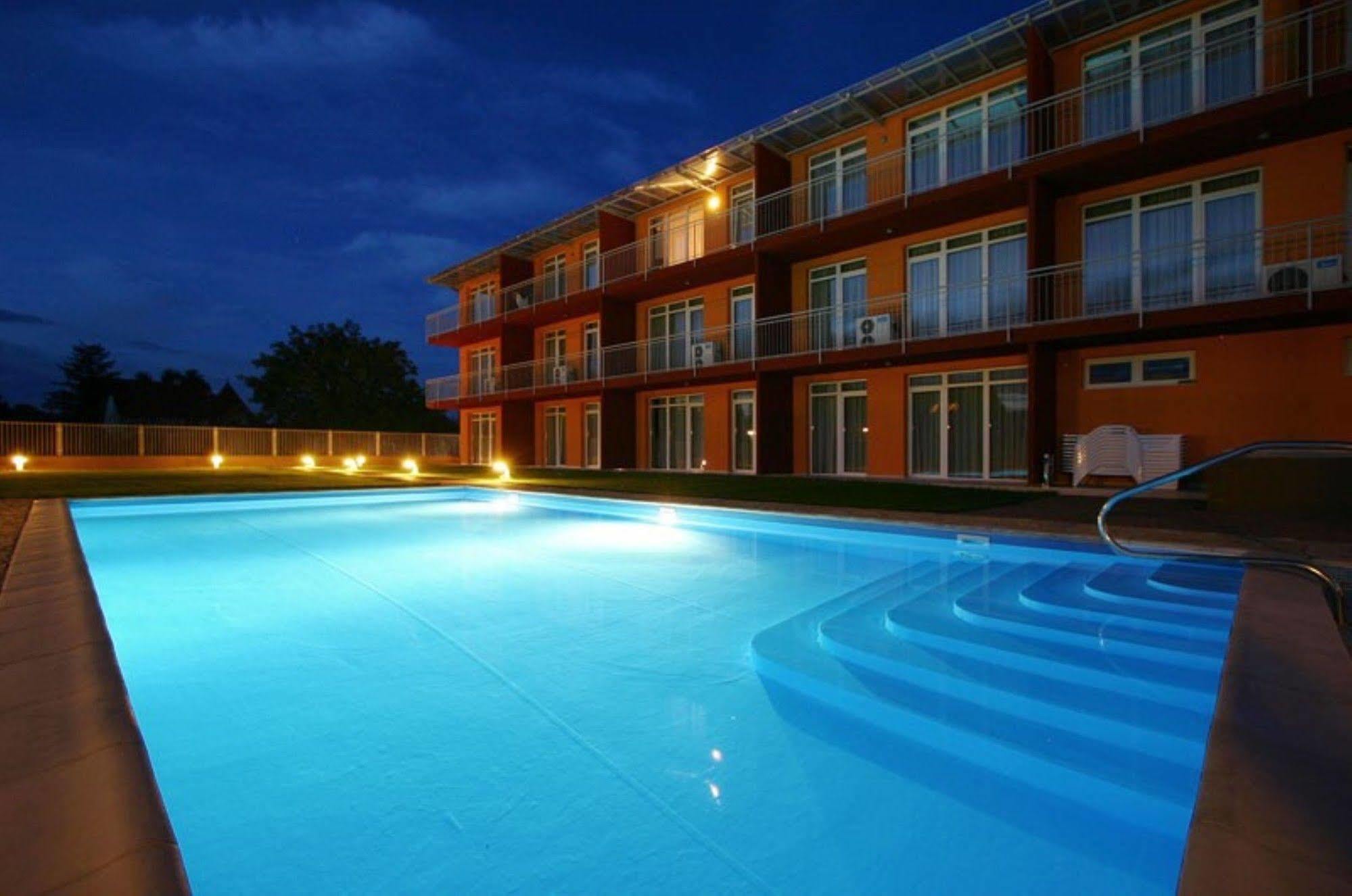 Kehida Family Resort Kehidakustany Bagian luar foto